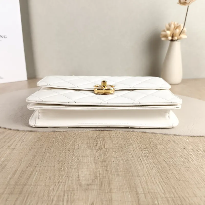 Chanel Crossbody Bag White Gold Calfskin One Size 23 × 5 × 15 cm — cover view 3 of 5