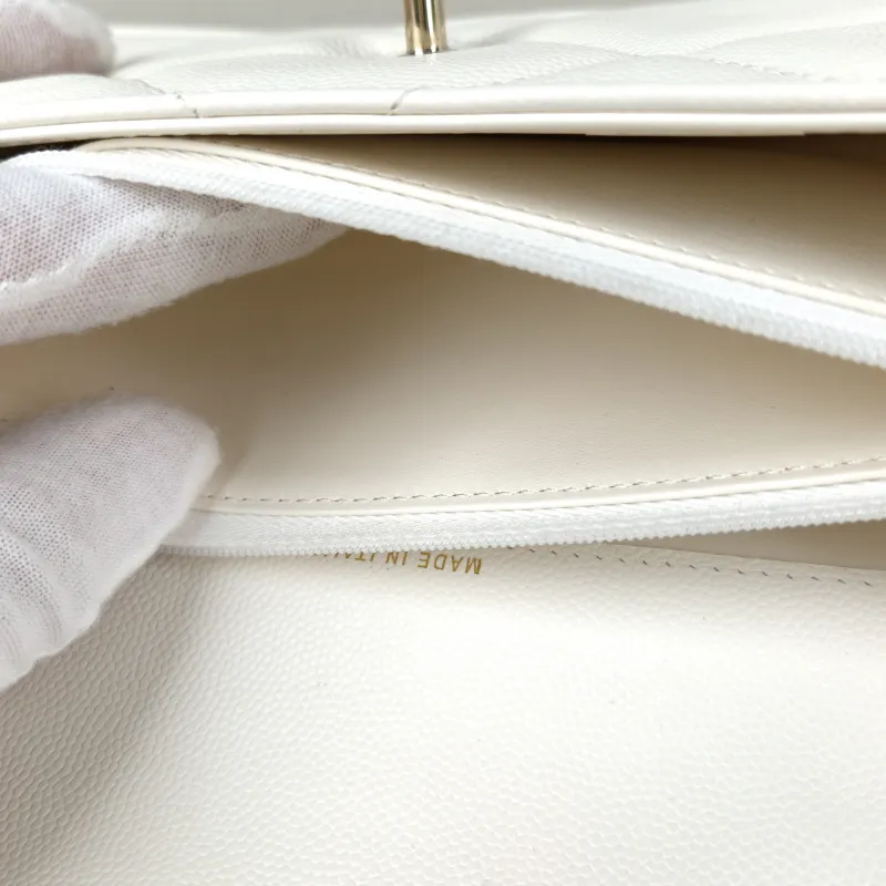 Chanel Crossbody Bag woc White Grained Calfskin 19.2 × 6 × 10.5 cm — detail view 4 of 13