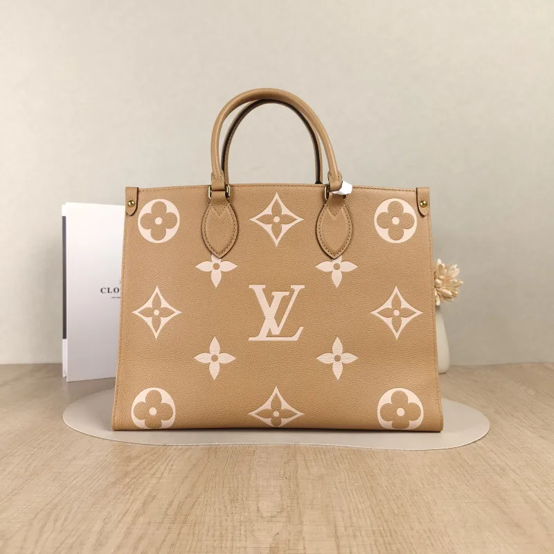 Louis Vuitton Shoulder Bag Onthego Medium Brown · White Calfskin Medium35 × 14 × 27 cm