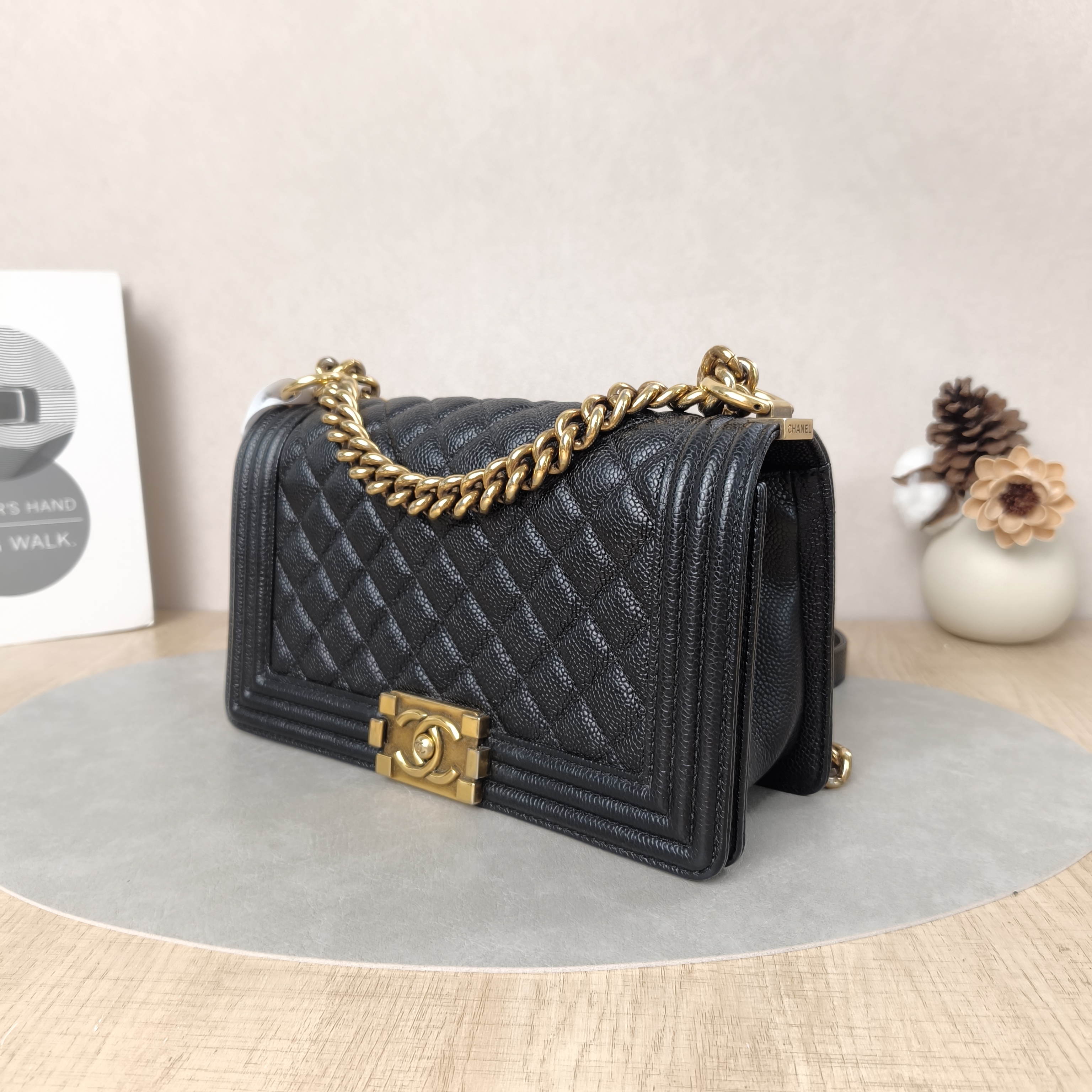 Chanel Crossbody Bag Le BoyBlack Grained Calfskin Medium25 × 9 × 15 cm — cover view 2 of 5