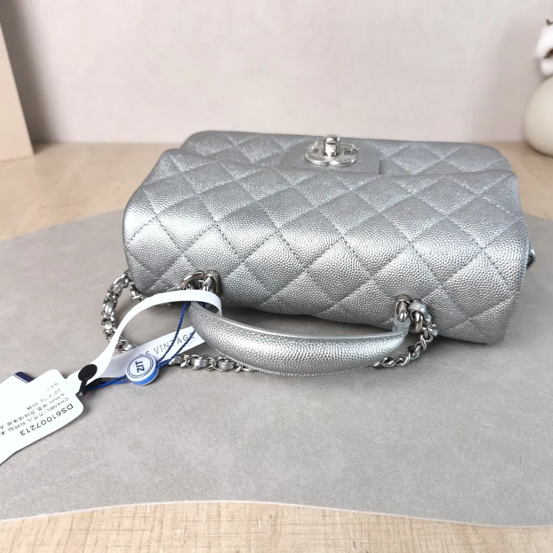 Chanel Crossbody Bag mini Silver Grained Calfskin mini 20 × 6 × 12 cm 30 — detail view 2 of 14