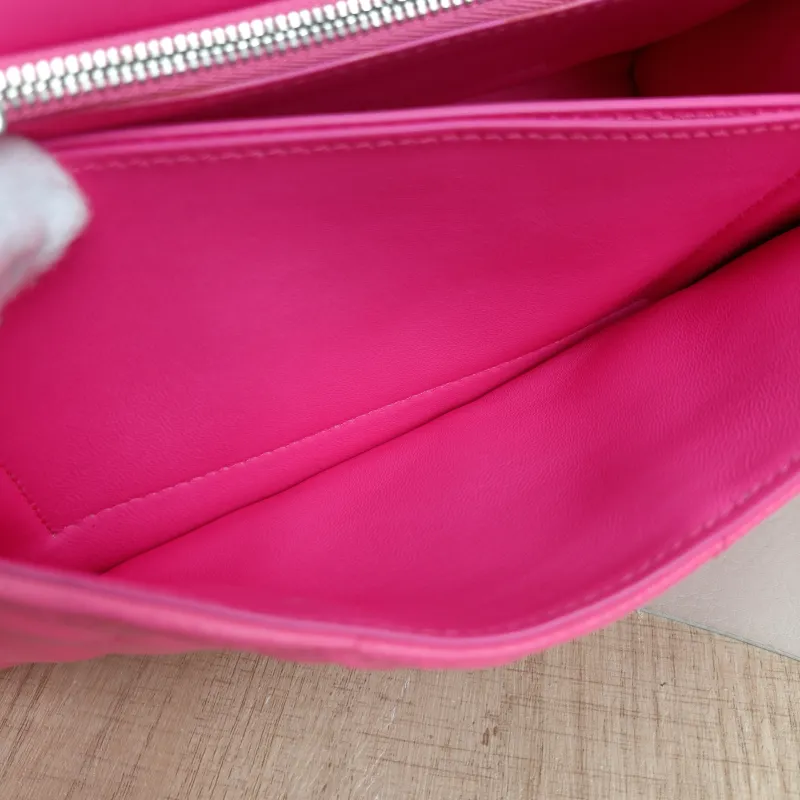 BALENCIAGA Shoulder Bag CRUSH Chain Bag Neon Pink Calfskin Small25 × 8 × 15 cm — detail view 3 of 14