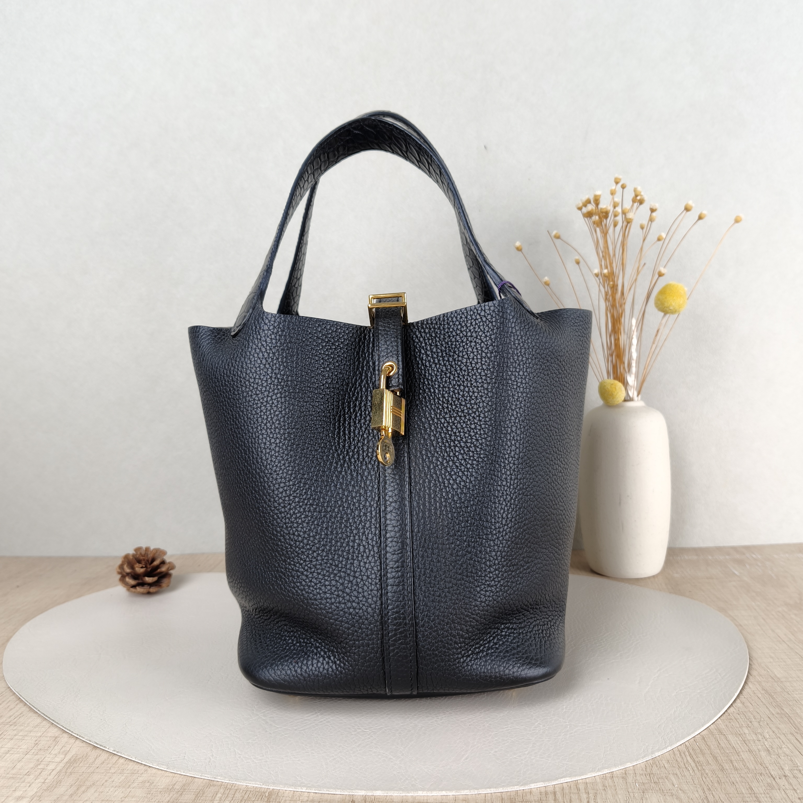 Hermès Top Handle Bag Picotin Lock 22 22Black TC Calfskin Medium22 × 17 × 21 cm