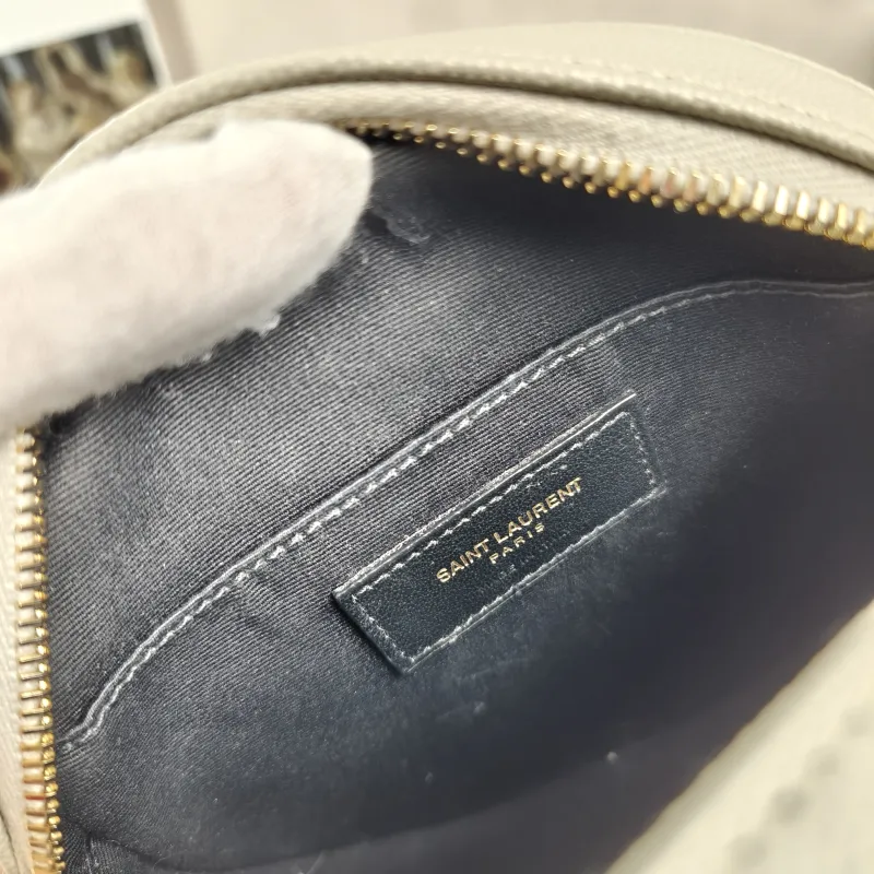 SAINT LAURENT Crossbody Bag VINYLE Camera Bag White Grained Calfskin Small 17 × 5.5 × 17 cm — detail view 5 of 10