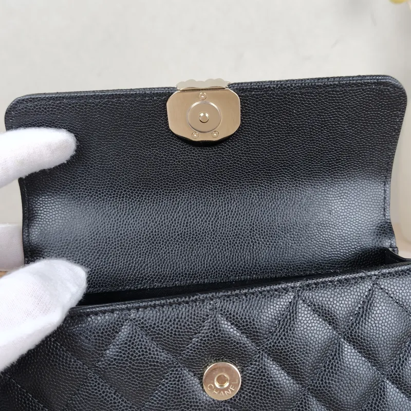 Chanel Crossbody Bag kelly Black Grained Calfskin One Size18 × 4.5 × 10 cm — detail view 2 of 15