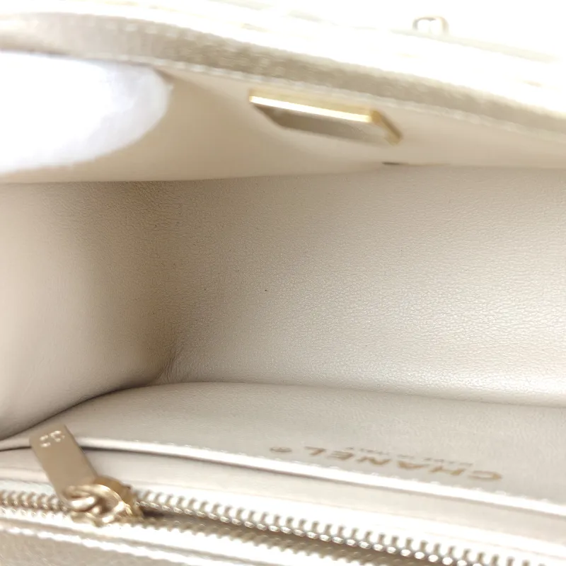 Chanel Crossbody Bag c Gold Grained Calfskin Mini 17 × 7 × 13.5 cm — detail view 2 of 15