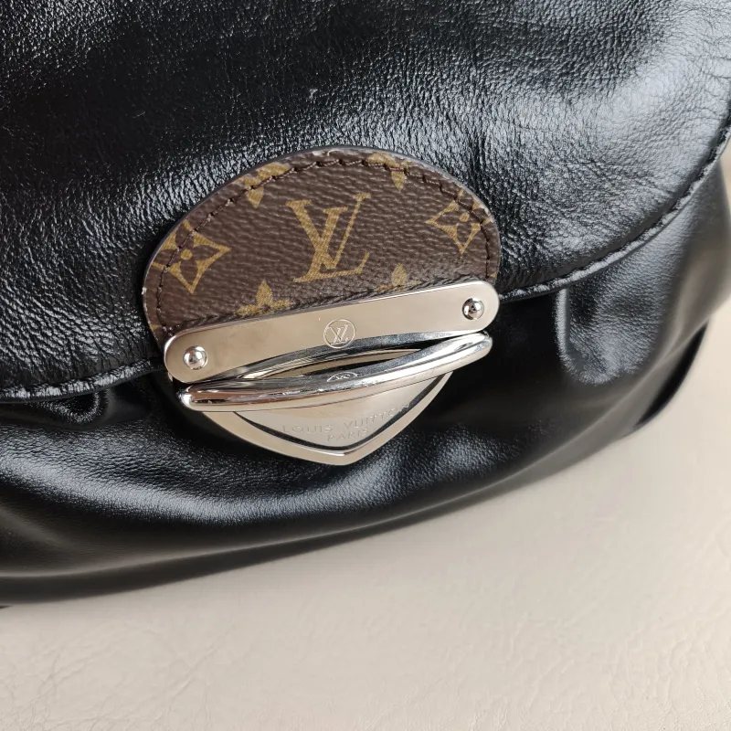 Louis Vuitton Shoulder Bag Sunset Vibe Black Lambskin One Size 27 × 3 × 18 cm — detail view 9 of 12