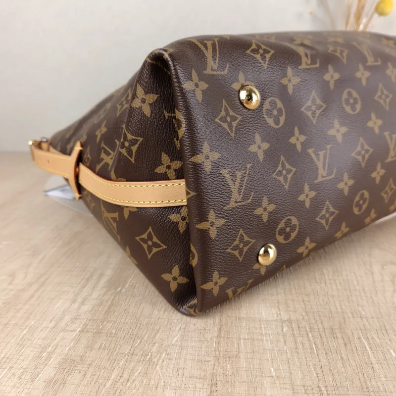 Louis Vuitton Crossbody Bag Carryall Monogram PVC Medium 39 × 15 × 30 cm — detail view 6 of 12