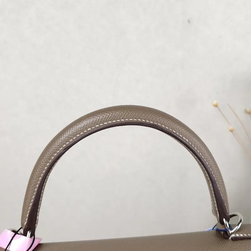 Hermès Shoulder Bag Kelly 28 Silver-Tone Hardware18 Epsom Calfskin Medium28 × 10 × 22 cm — detail view 3 of 13
