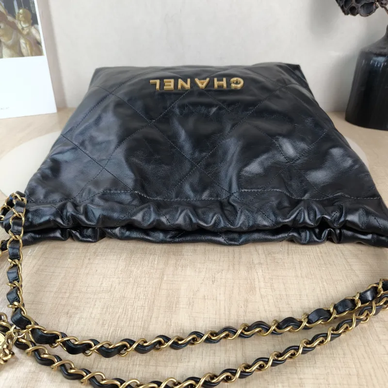 Chanel Shoulder Bag 22Bag Black CC alfskin Small 35 × 7 × 37 cm — detail view 2 of 12