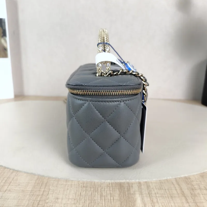 Chanel Crossbody Bag Edition Grey Lambskinmini16 × 8 × 9.5 cm — detail view 8 of 14