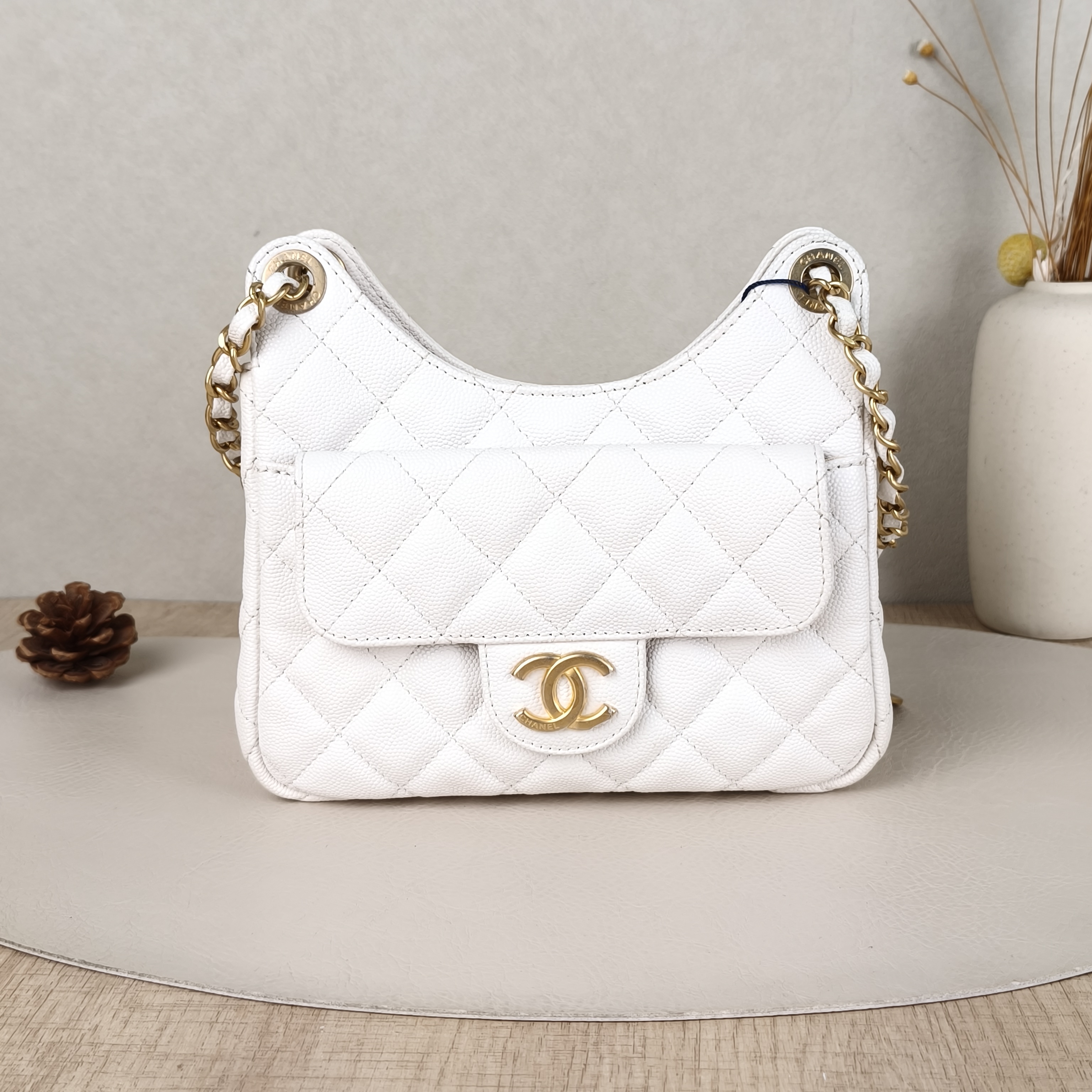 Chanel Crossbody Bag White Grained Calfskin Small19 × 6 × 17 cm