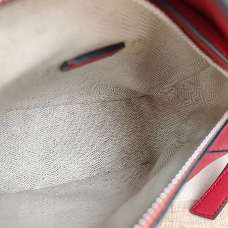 LOEWE Crossbody Bag Puzzle Red Calfskinmini18 × 8 × 12.5 cm — detail view 4 of 12