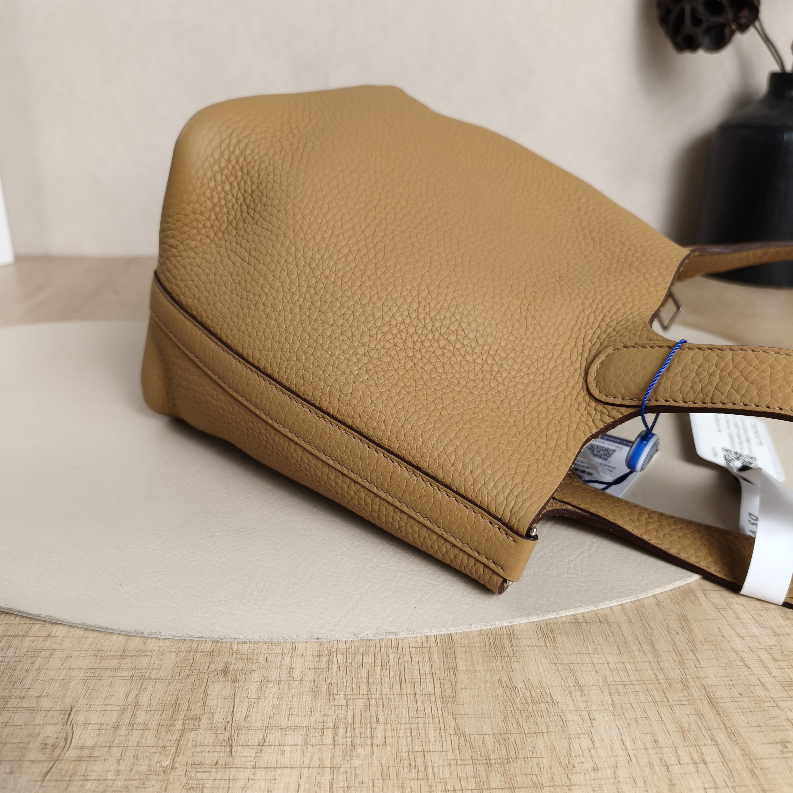 Hermès Top Handle Bag Picotin Lock 18 184B Taurillon Clemence TC Calfskin Small18 × 13 × 18 cm — cover view 5 of 11