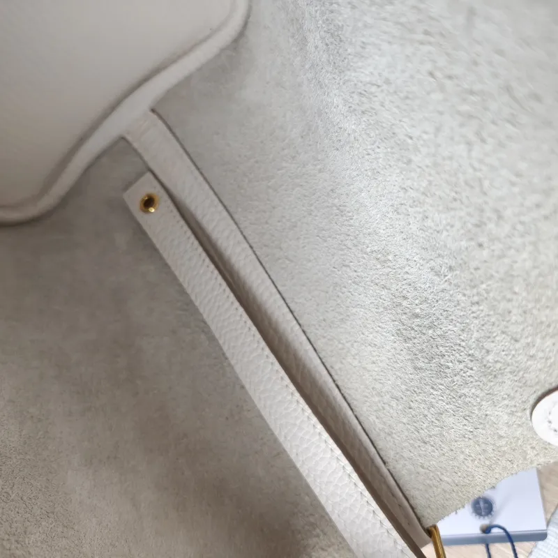 Hermès Top Handle Bag Picotin Lock 18 18 M4 Taurillon Clemence TC Calfskin Small 18 × 13 × 18 cm W — detail view 4 of 11