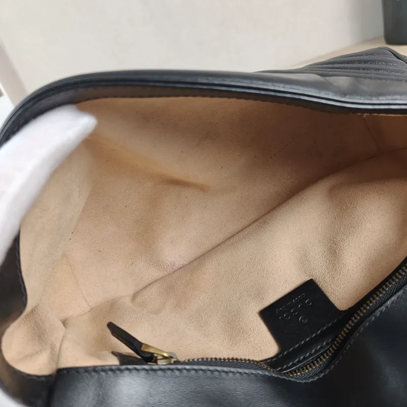 GUCCI Crossbody Bag GG Marmont Medium Marmont 26 Black CC alfskin Medium 26 × 7 × 15 cm — detail view 3 of 11