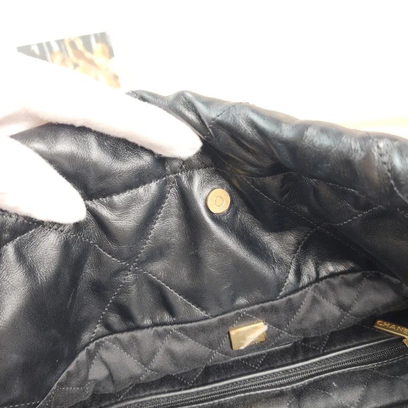 Chanel Shoulder Bag 22Bag Black CC alfskin Small 35 × 7 × 37 cm — detail view 3 of 12