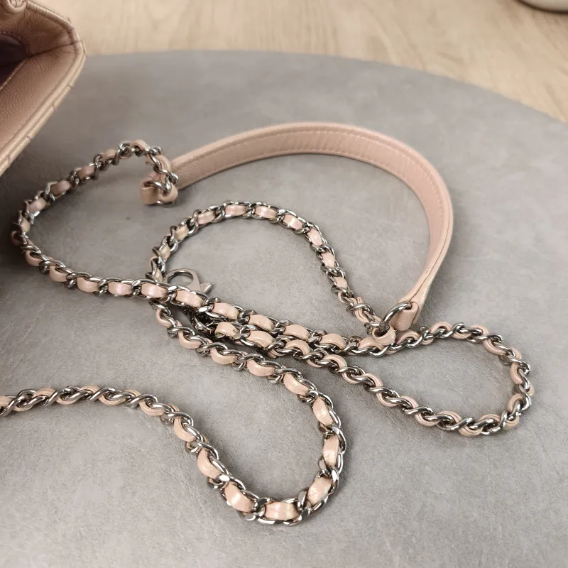 Chanel Crossbody Bag Coco Handle​ Grained Calfskin Mini 19 × 9 × 13 cm — detail view 3 of 12