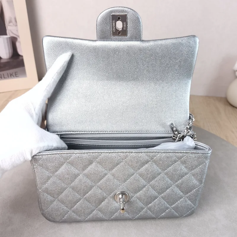 Chanel Crossbody Bag mini Silver Grained Calfskin mini 20 × 6 × 12 cm 30 — detail view 4 of 14