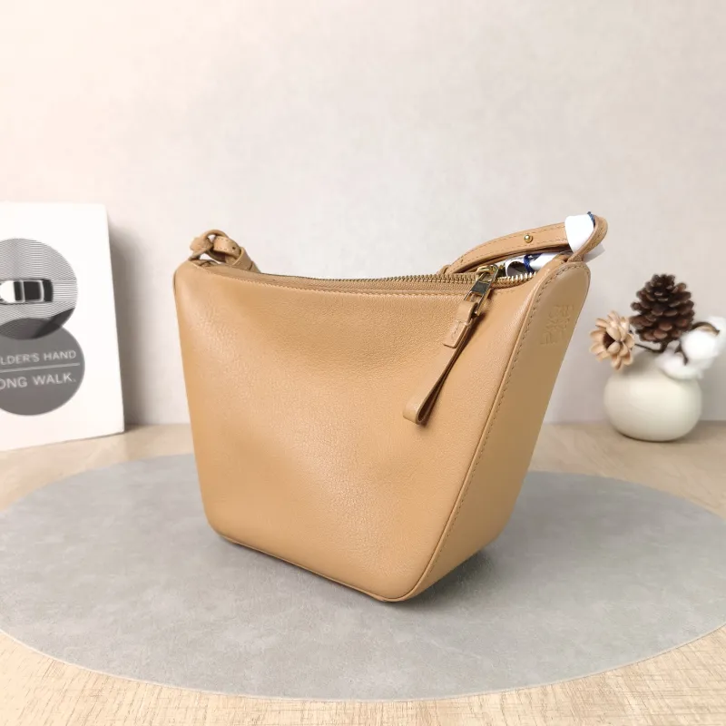 LOEWE Shoulder Bag Hammock hobo Brown Calfskinmini28 × 9.5 × 17 cm — cover view 2 of 5