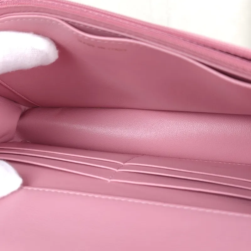 Chanel Crossbody Bag Pink Lambskin 18.5 × 5 × 12 cm — detail view 7 of 13