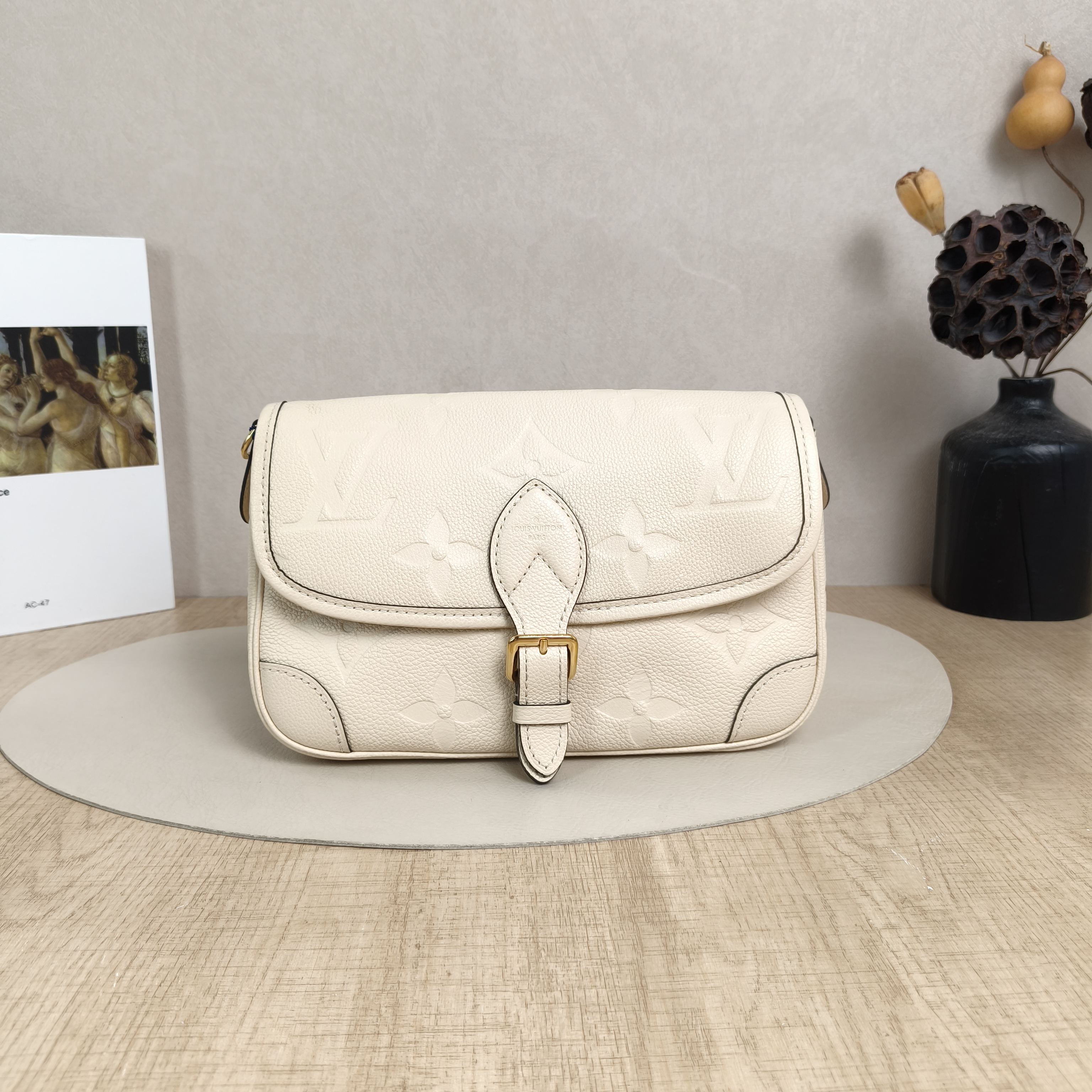 Louis Vuitton Crossbody Bag Diane Baguette Bag White Empreinte Embossed Calfskin Monogram Small24 × 9 × 15 cm