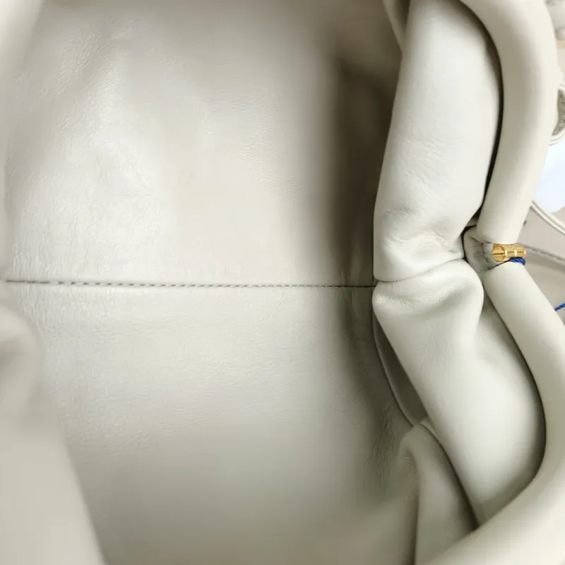 Bottega Veneta Clutch The Pouch Clutch White Calfskin Mini 22 × 5 × 13 cm — detail view 2 of 9