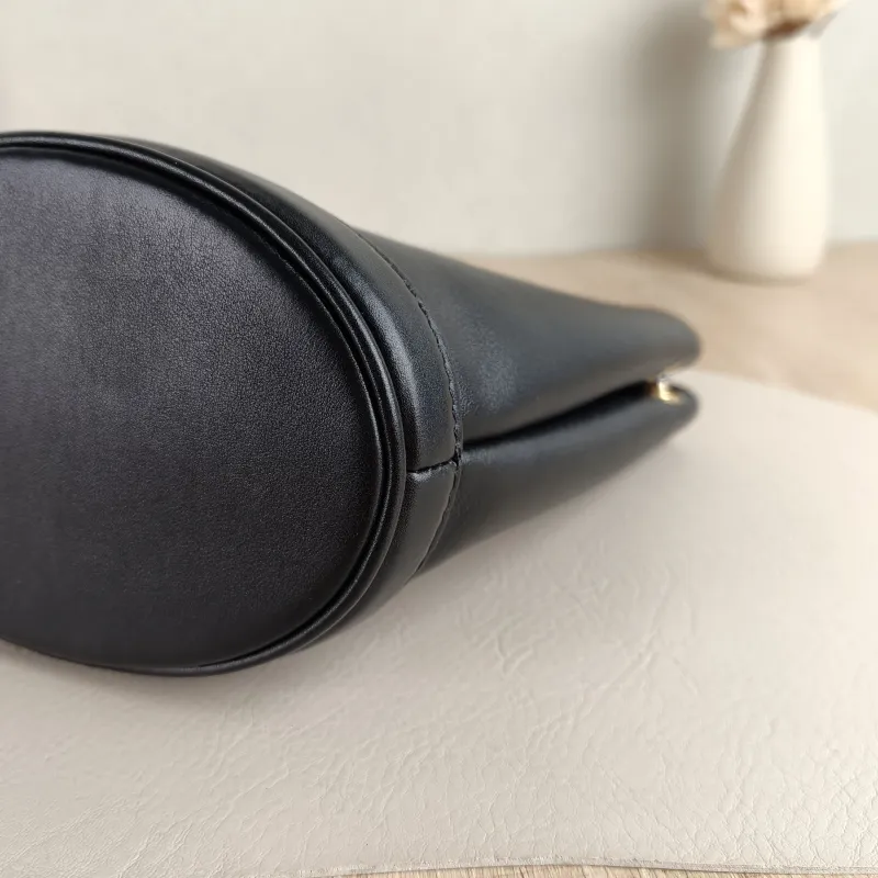 Louis Vuitton Shoulder Bag Bloom Hobo Bucket Bag Black Calfskin Mini 16 × 11 × 17.5 cm — detail view 9 of 9