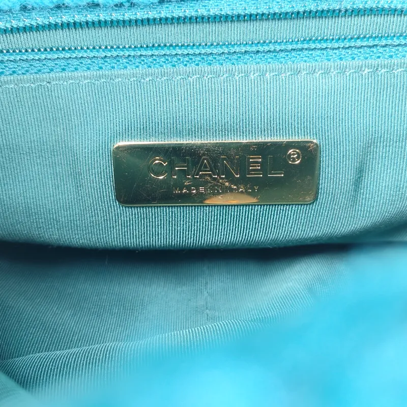Chanel Crossbody Bag 19Bag Green Small 26 × 9 × 16 cm 29 — detail view 13 of 15
