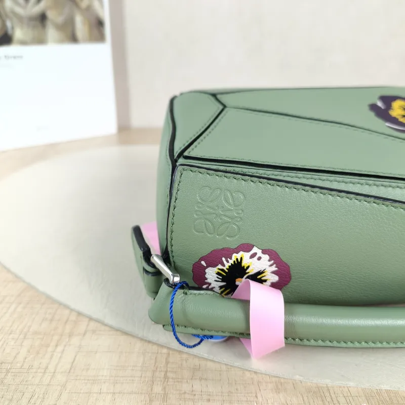 LOEWE Crossbody Bag Puzzle Green Calfskin Mini 18 × 8 × 12.5 cm — detail view 12 of 12