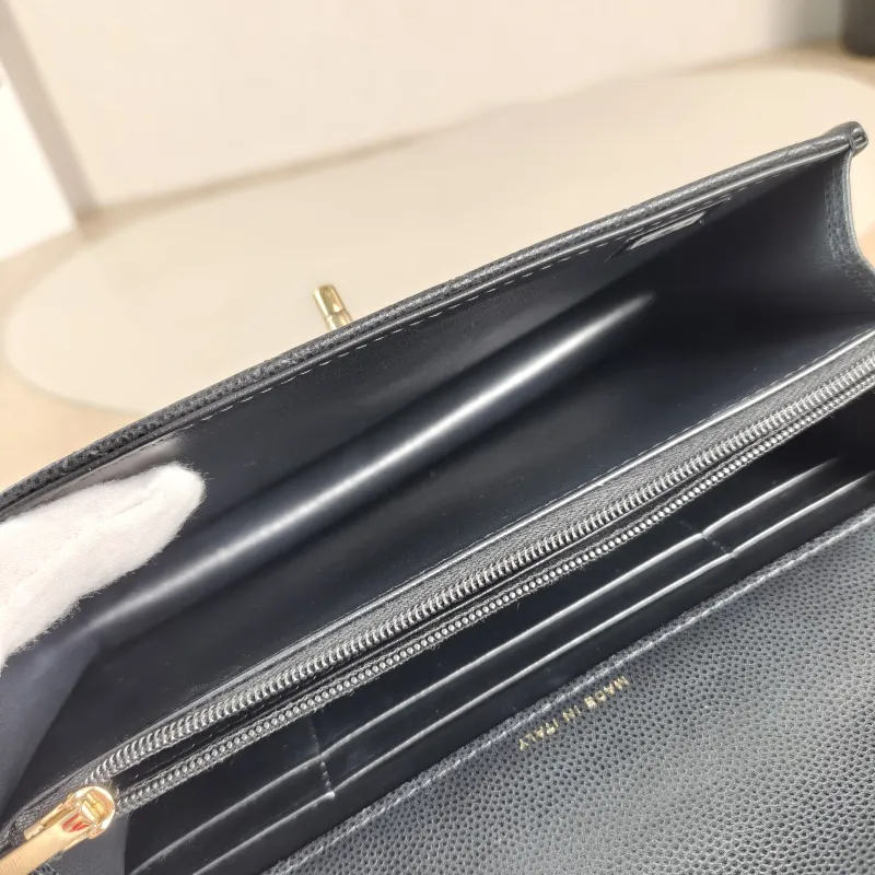 Chanel Crossbody Bag Black Grained Calfskin One Size 19 × 7 × 11.5 cm — detail view 3 of 12