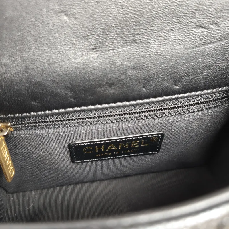 Chanel Crossbody Bag Edition Black Calfskinmini16.5 × 7 × 13 cm — detail view 6 of 15