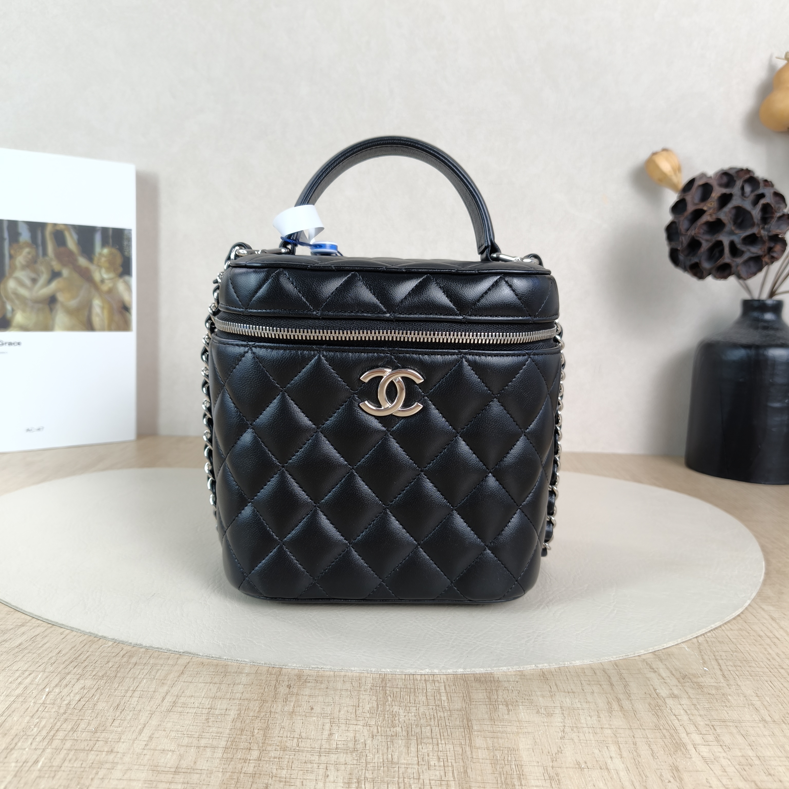 Chanel Crossbody Bag Black Lambskin One Size15 × 12 × 16 cm
