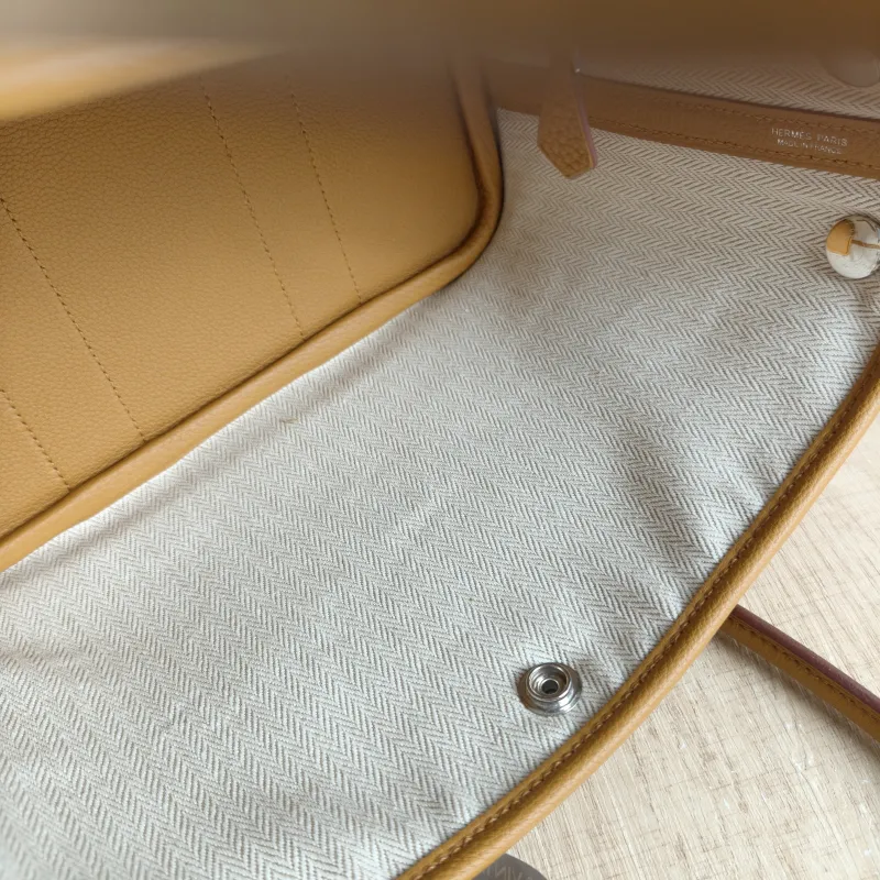Hermès Top Handle Bag Neo Garden 23 Mini 2S Togo Calfskin Mini 23 × 10 × 16 cm G — detail view 2 of 10