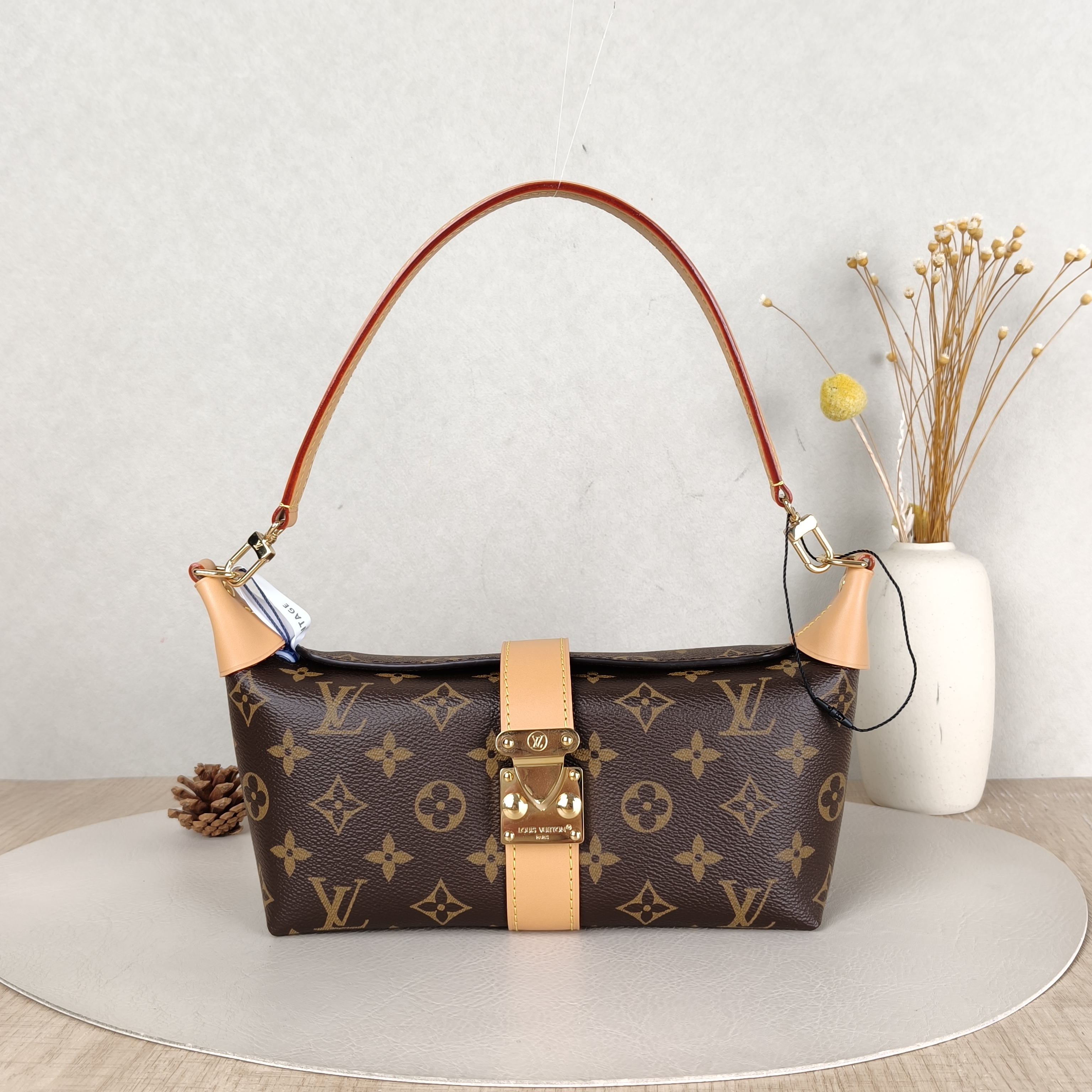 Louis Vuitton Shoulder Bag Pochette Mia Monogram PVC One Size22 × 8 × 14.5 cm