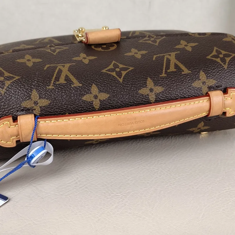 Louis Vuitton Crossbody Bag Pochette Métis East West Monogram PVC Small 21.5 × 6 × 13.5 cm — detail view 12 of 17