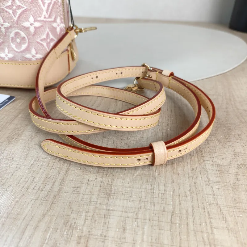 Louis Vuitton Top Handle Bag Alma BB Pink BB 23.5 × 11.5 × 17.5 cm — detail view 6 of 11