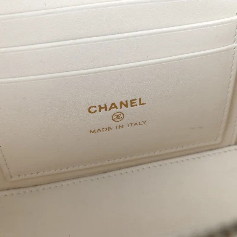 Chanel Crossbody Bag26c Edition Beige Grained Calfskin One Size17 × 8 × 9.5 cm — detail view 6 of 14