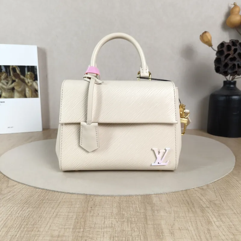 Louis Vuitton Crossbody Bag CLUNY White Epi Embossed Calfskinmini20 × 7.5 × 16 cm