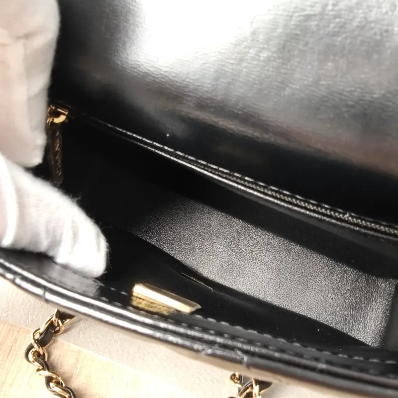 Chanel Crossbody Bag 24b Black Waxed Leather One Size 19 × 6 × 13 cm — detail view 1 of 15