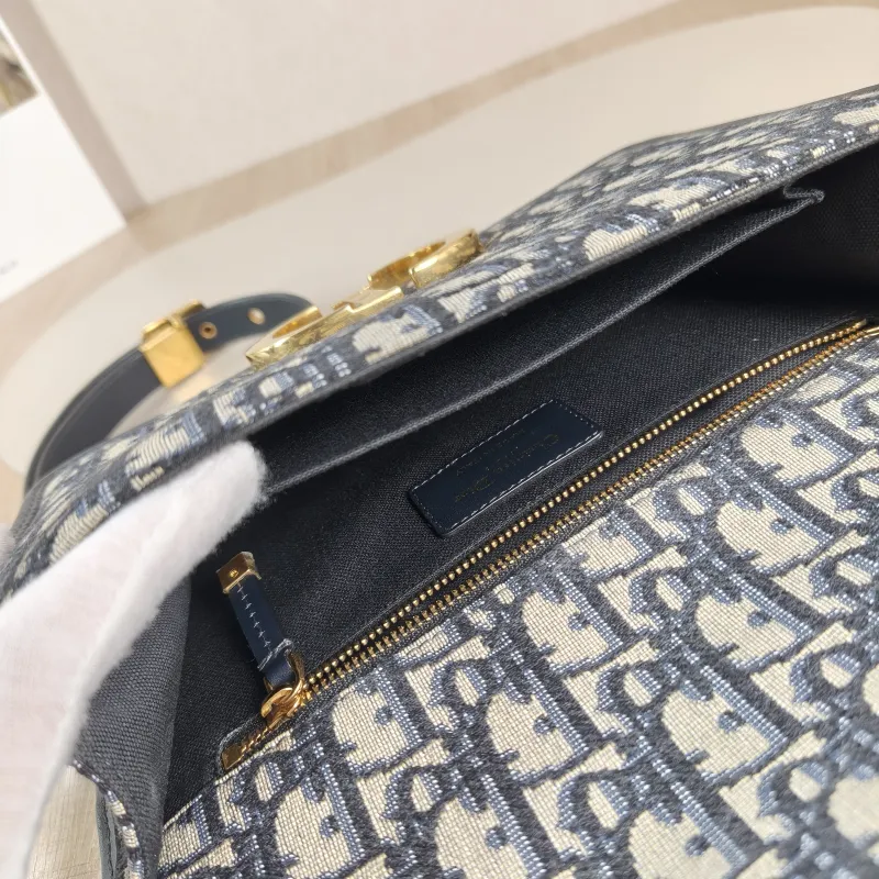DIOR Crossbody Bag 30Montaigne 30 Edition Canvas Medium 24 × 8 × 17 cm — detail view 4 of 11
