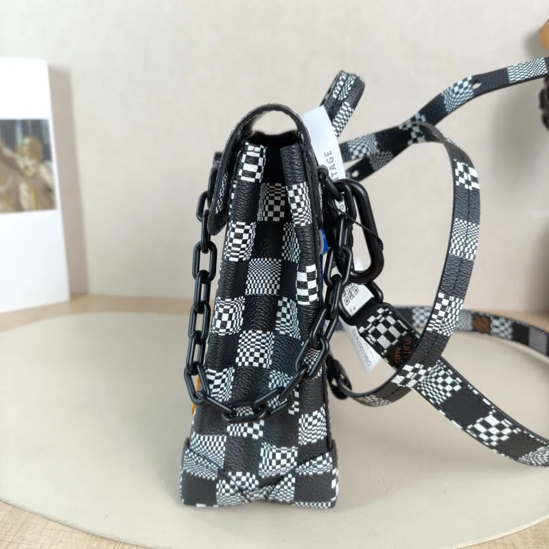 Louis Vuitton Shoulder Bag Nano Steamer Shoulder Bag Colorblock PVC nano 15 × 7 × 18 cm — detail view 5 of 11