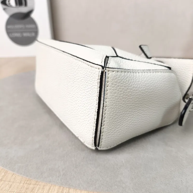 LOEWE Crossbody Bag Puzzle White Calfskin Mini 18 × 8 × 12.5 cm — detail view 3 of 13