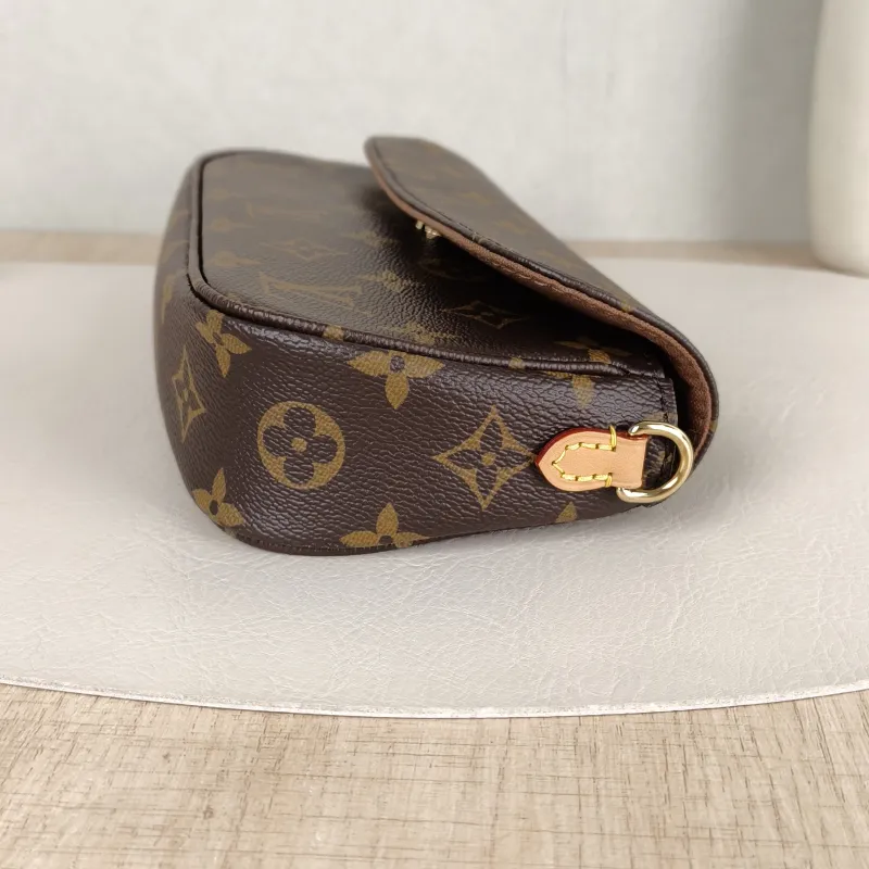 Louis Vuitton Crossbody Bag IVY Monogram PVC Small23.5 × 4.3 × 12 cm — detail view 9 of 12