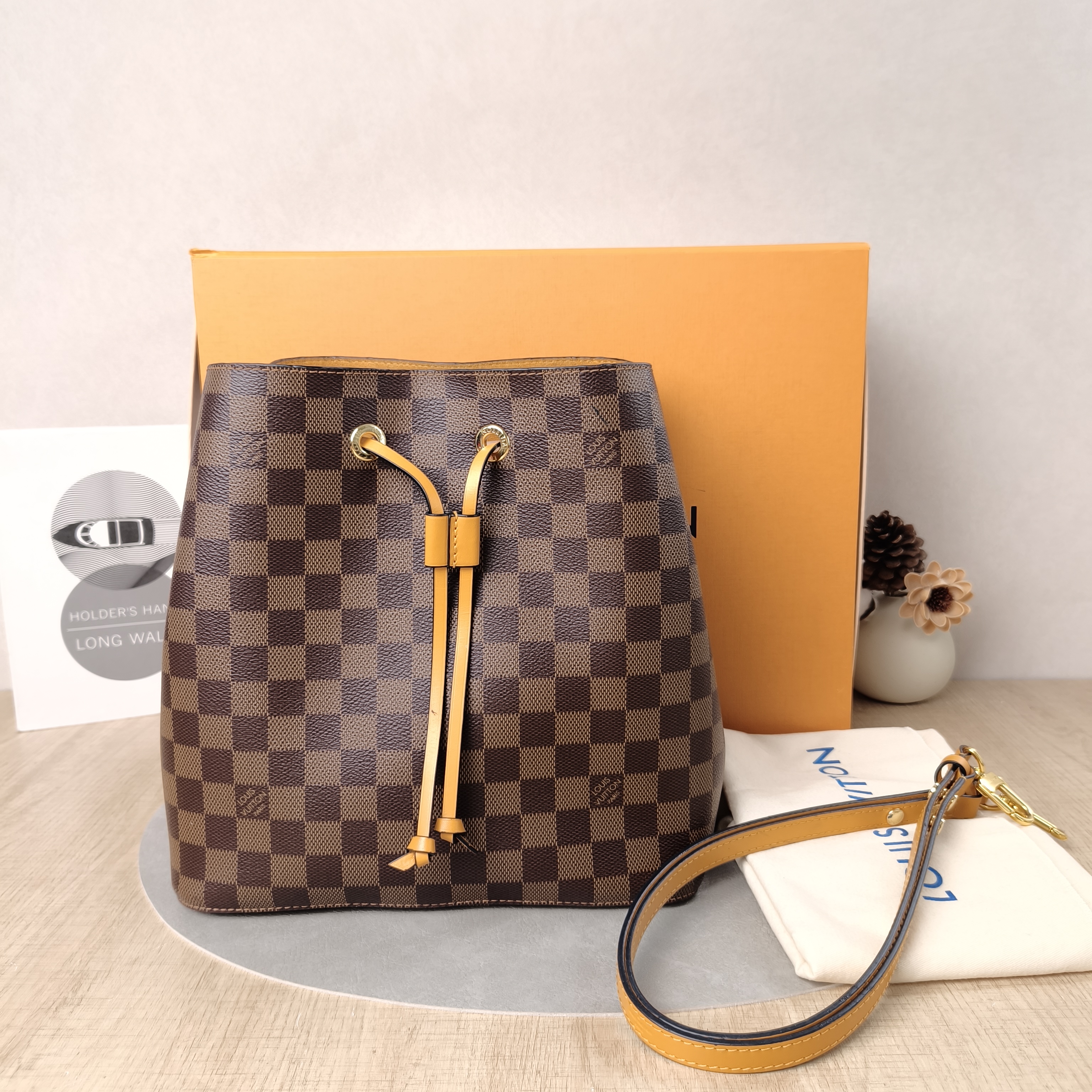 Louis Vuitton Shoulder Bag NÉONOÉ Bucket Bag · Yellow PVC Medium26 × 17.5 × 26 cm — cover view 5 of 6