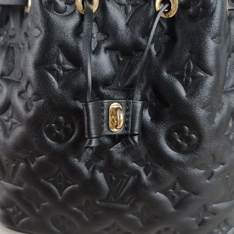 Louis Vuitton Shoulder Bag NÉONOÉ Bucket Bag Black Calfskin One Size 19.5 × 9 × 19.5 cm — detail view 2 of 11