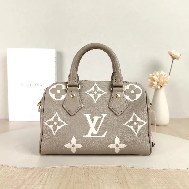 Louis Vuitton Crossbody Bag Speedy20 · White Monogram Empreinte Embossed Calfskin Small 20.5 × 12 × 13.5 cm