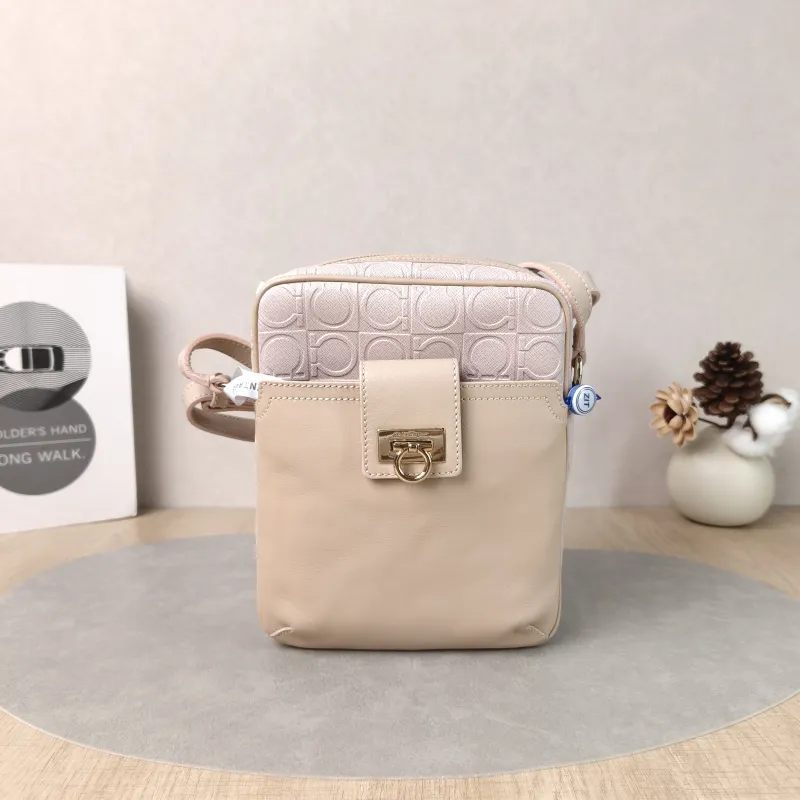 FERRAGAMO Shoulder Bag Messenger Bag Shoulder Bag Colorblock One Size16 × 5 × 19 cm