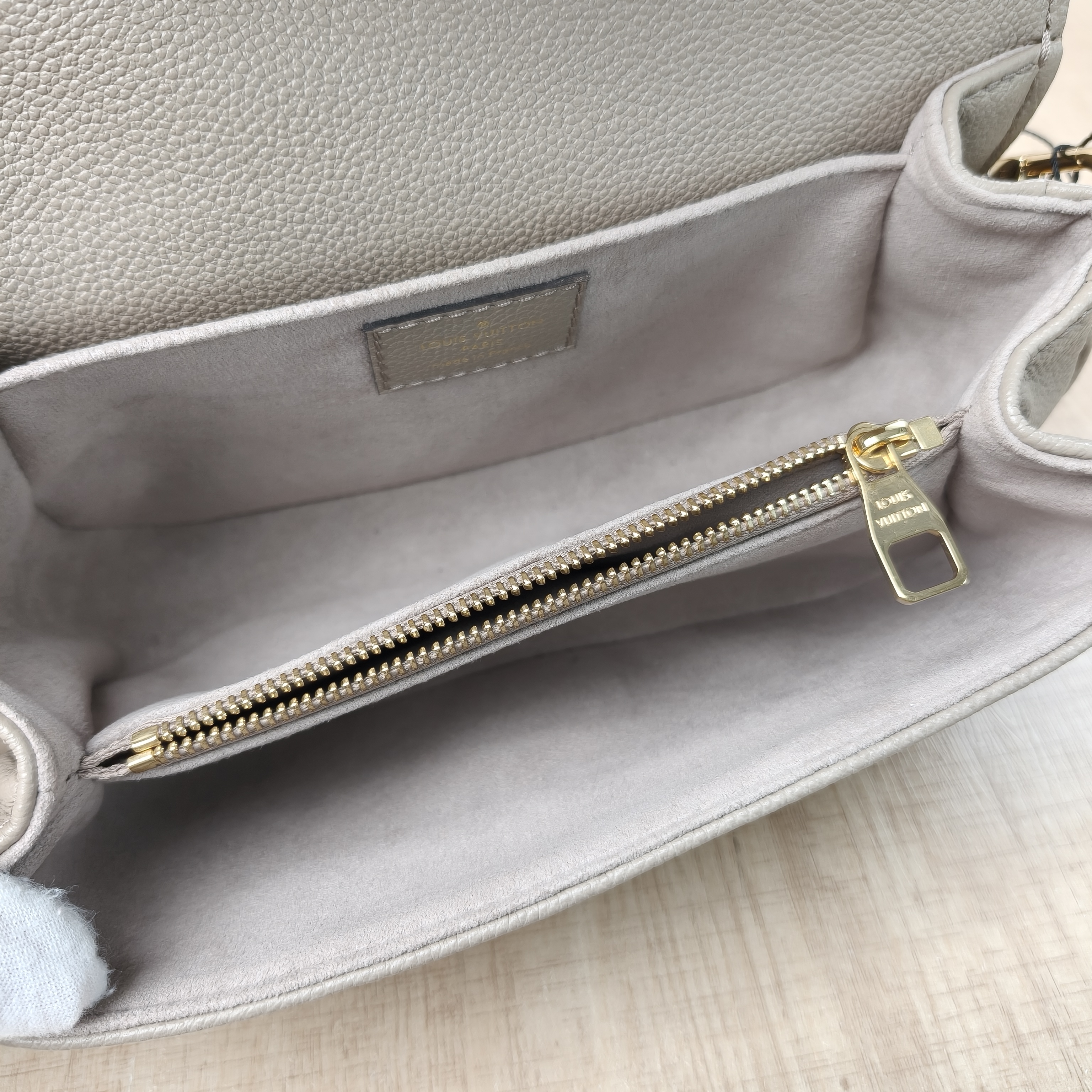 Louis Vuitton Bag Pochette Métis East West Empreinte Monogram 21.5*6*13.5 detail 4