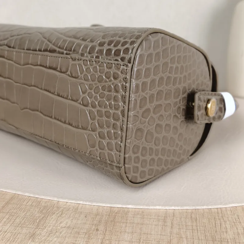Chanel Shoulder Bag Collection Crossbody Bag Calfskin One Size23 × 11 × 12.5 cm — detail view 3 of 14